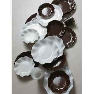 Piatti Piani di Carta a Petalo Marrone Cioccolato 21 cm 10 Pz