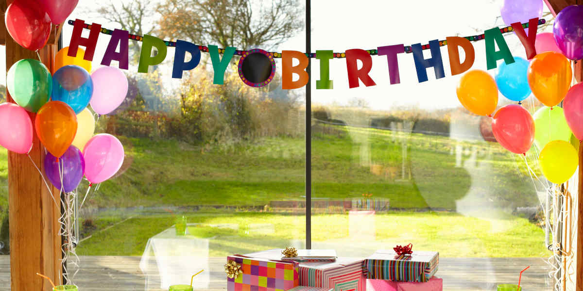 Decorare tavolo per compleanno: idee e consigli per sbalordire -  CakeCaramella